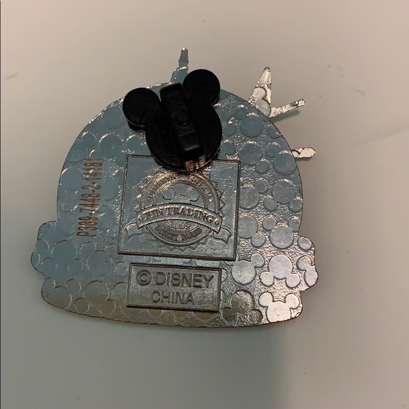 Disney Pin - Picture 2 of 3